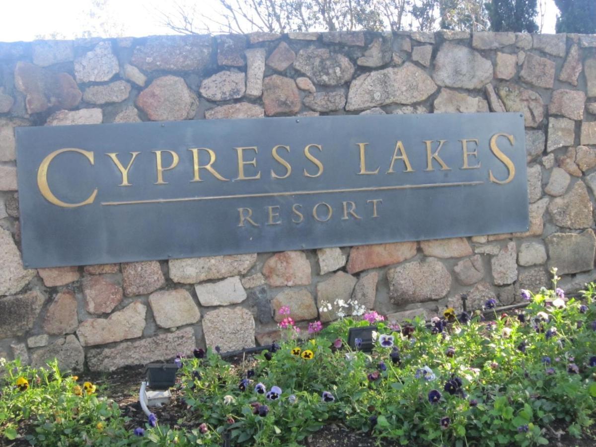 2br Chablis Located Within Cypress Lakes Villa