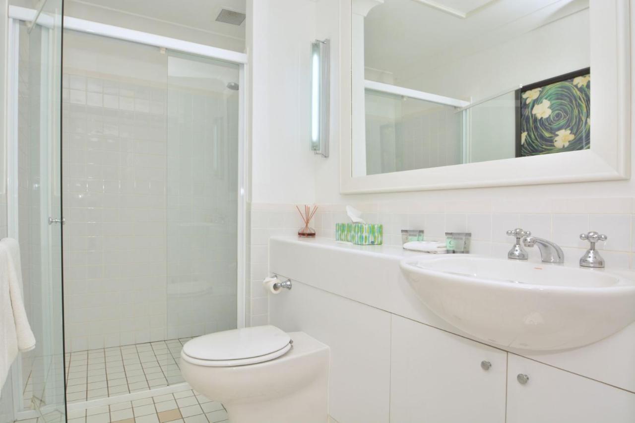 2br Chablis Located Within Cypress Lakes Villa