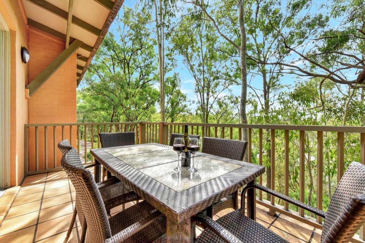 2br Chablis Located Within Cypress Lakes *